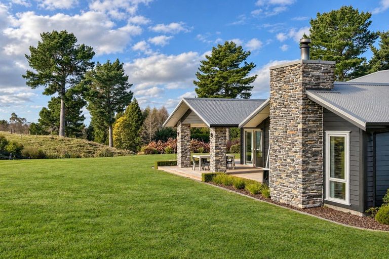 Photo of property in 7 Lochinvar Lane, Acacia Bay, Taupo, 3385