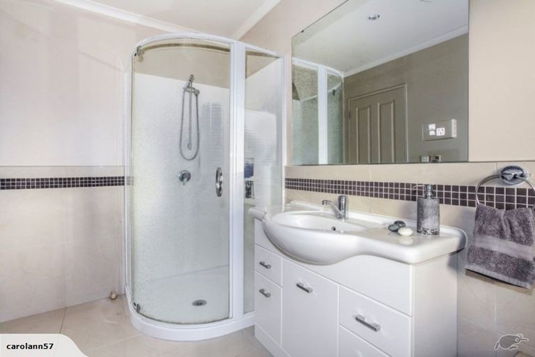 Photo of property in 2 Ellivani Rise, Pukekohe, 2120