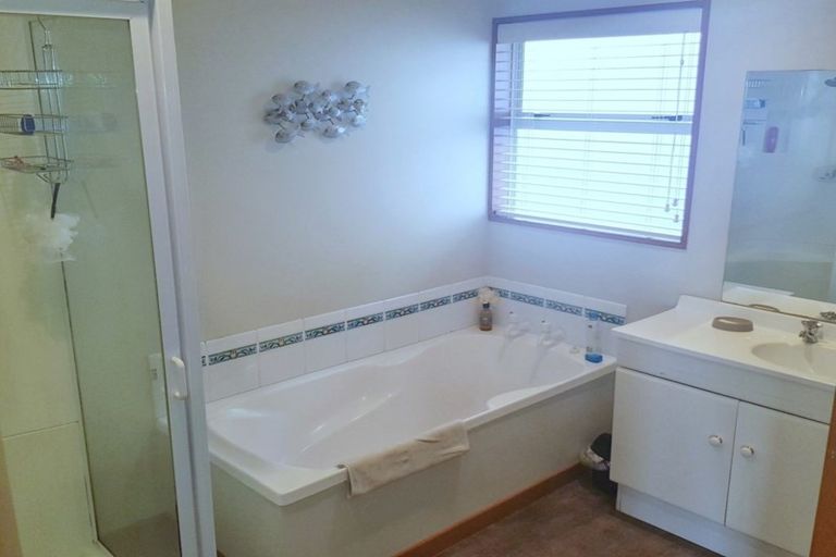 Photo of property in 33 Lookaway Place, Huntsbury, Christchurch, 8022