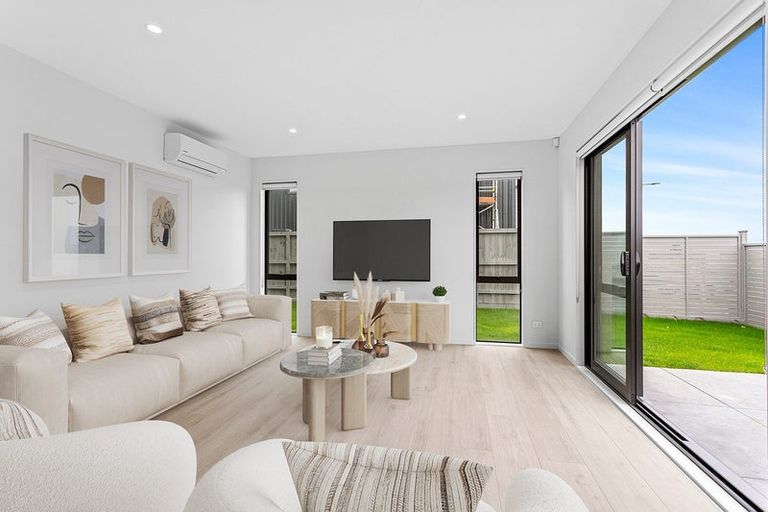 Photo of property in 45 Parkmore Drive, Rosehill, Papakura, 2113