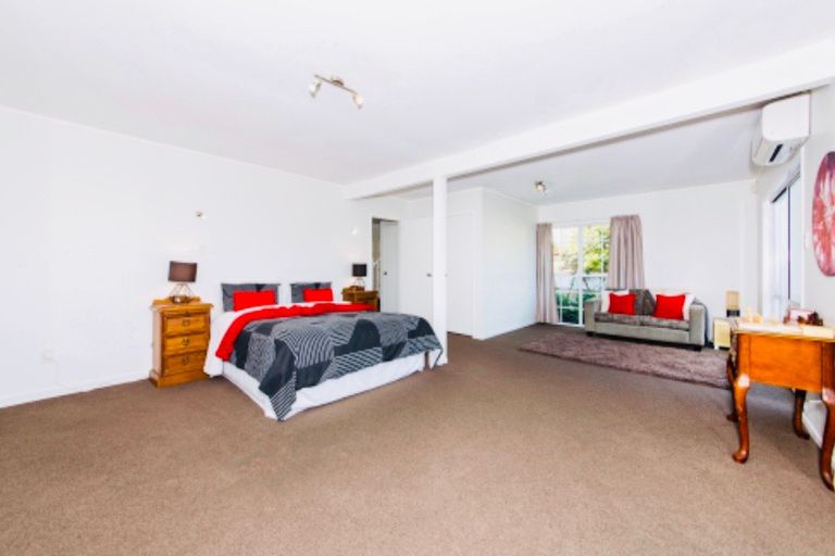 Photo of property in 24 Venus Place, Half Moon Bay, Auckland, 2012