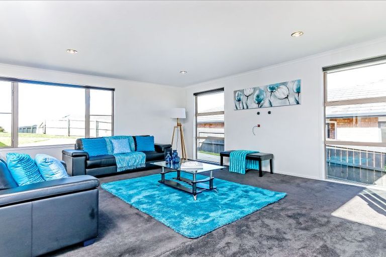 Photo of property in 87 Tiriwa Drive, Massey, Auckland, 0614