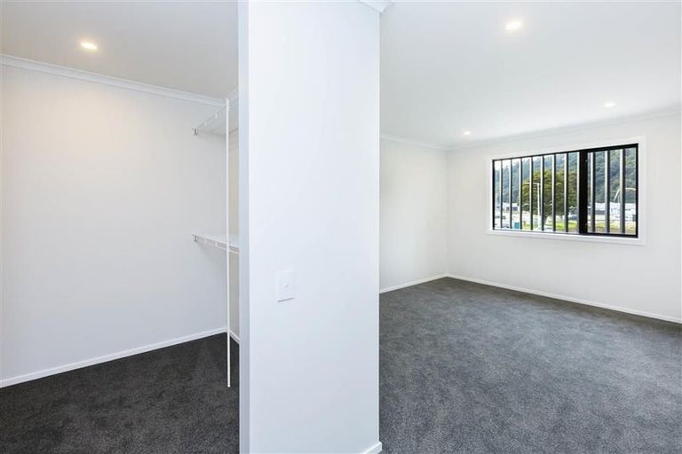 Photo of property in 1 Fitch Lane, Wallaceville, Upper Hutt, 5018
