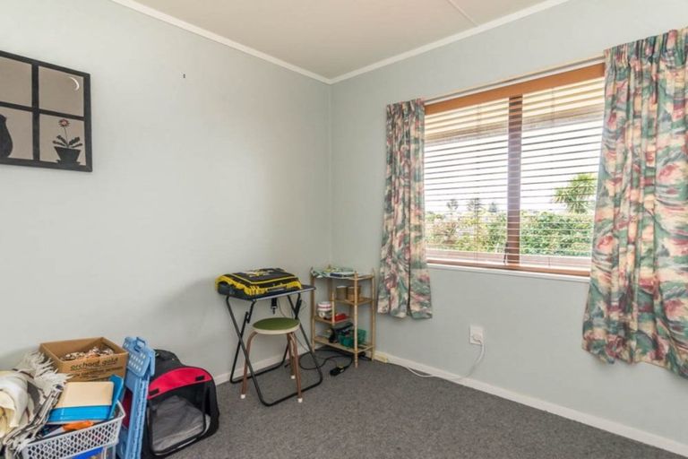 Photo of property in 1/28 Neil Avenue, Te Atatu Peninsula, Auckland, 0610