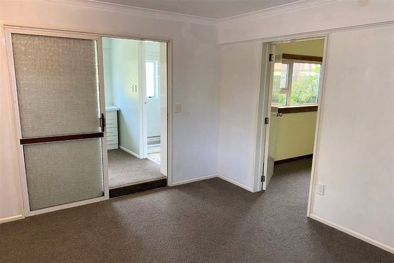 Photo of property in 30 Karaka Street, Merrilands, New Plymouth, 4312