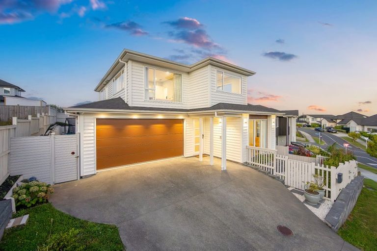 Photo of property in 14 Davey Crescent, Orewa, 0931