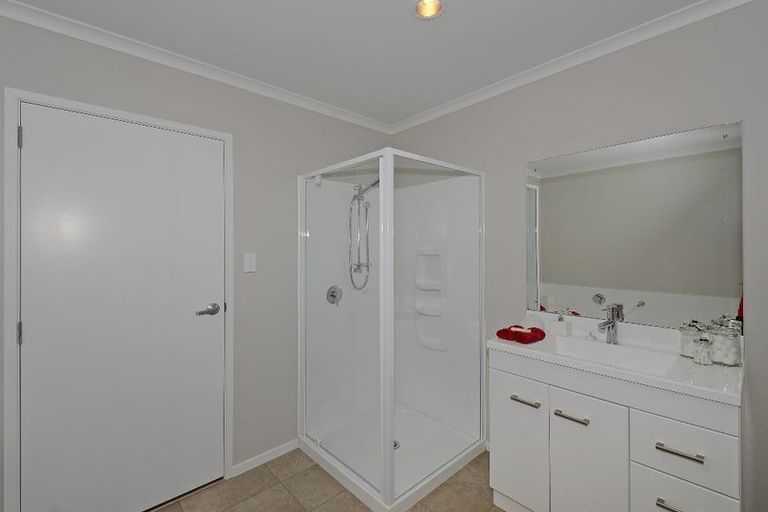 Photo of property in 89 Riverstone Drive, Riverstone Terraces, Upper Hutt, 5018