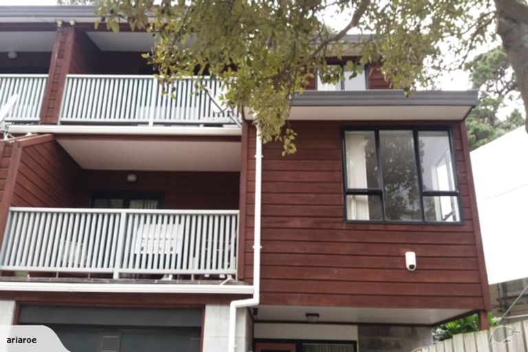 Photo of property in 18 Melrose Road, Island Bay, Wellington, 6023