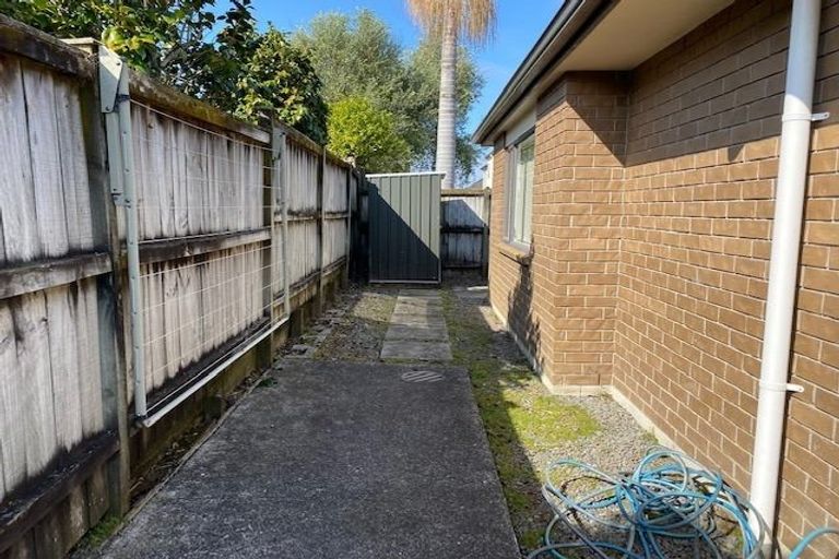 Photo of property in 2 Lissleton Drive, East Tamaki, Auckland, 2013