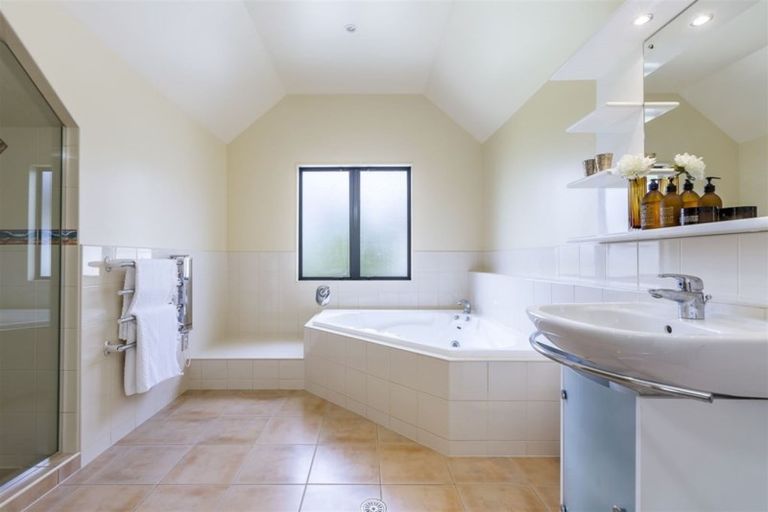 Photo of property in 1 Michael Bosher Way, Flat Bush, Auckland, 2019