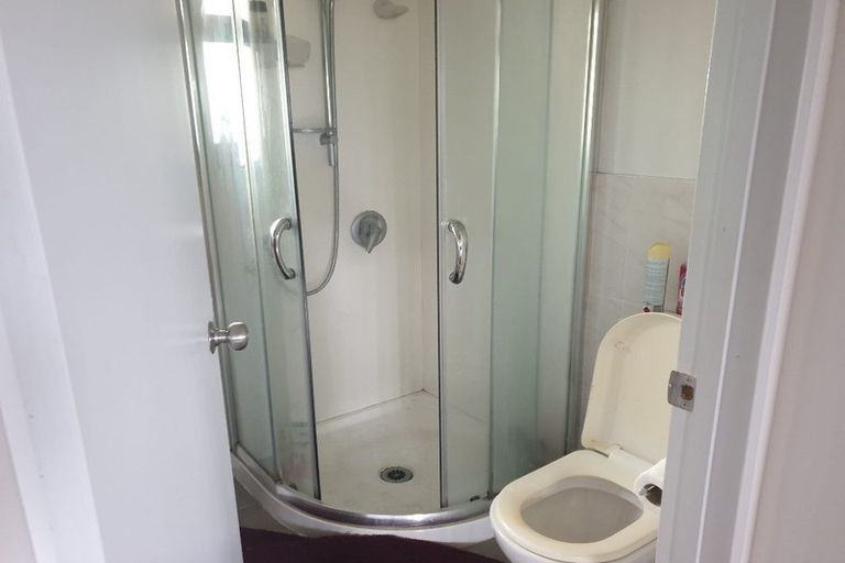 Photo of property in 2/171 Bruce Mclaren Road, Henderson, Auckland, 0612