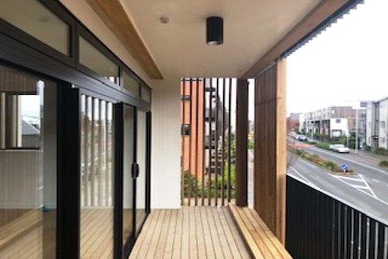 Photo of property in 2/165 Hobsonville Point Road, Hobsonville, Auckland, 0616