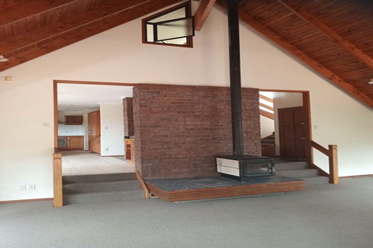 Photo of property in 55 Onewa Road, Northcote, Auckland, 0627