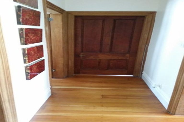 Photo of property in 11 Aorangi Terrace, Thorndon, Wellington, 6011