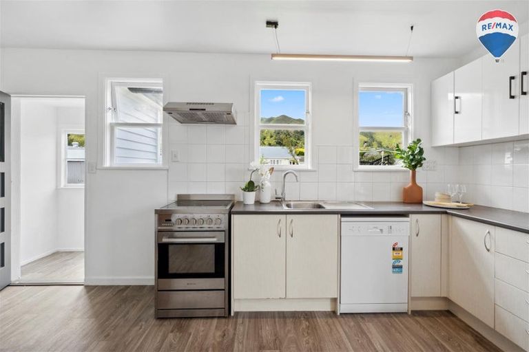 Photo of property in 22 Shearer Crescent, Naenae, Lower Hutt, 5011