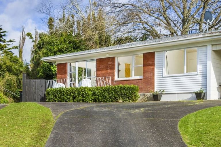 Photo of property in 1/1 Hatherlow Street, Glenfield, Auckland, 0629