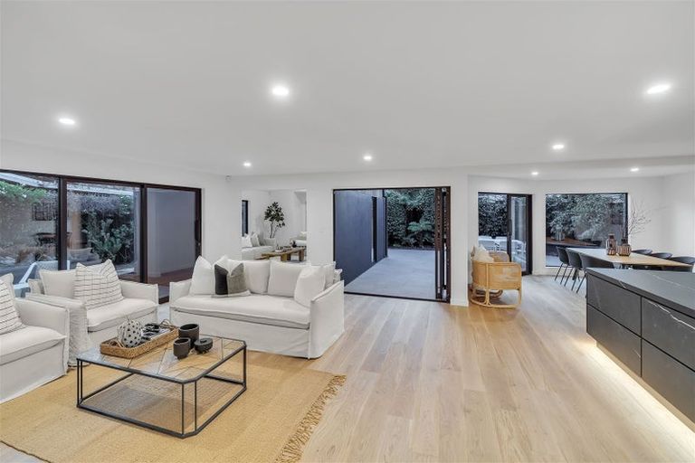 Photo of property in 2/15 Wai-iti Terrace, Burnside, Christchurch, 8053