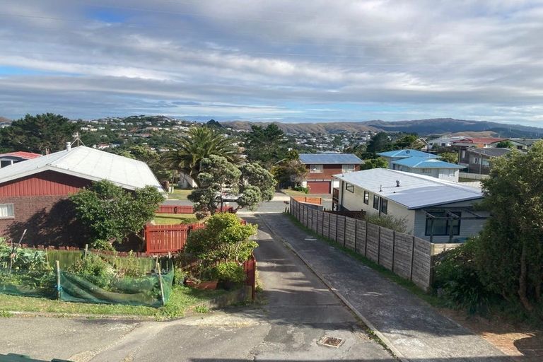 Photo of property in 35a Edgecombe Street, Newlands, Wellington, 6037