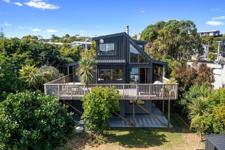 Photo of property in 4 Hillside Crescent, Leigh, 0985