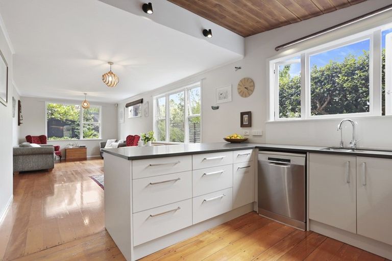 Photo of property in 116 Mokoia Road, Chatswood, Auckland, 0626