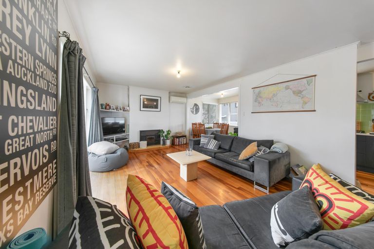 Photo of property in 27 Wharf Road, Te Atatu Peninsula, Auckland, 0610
