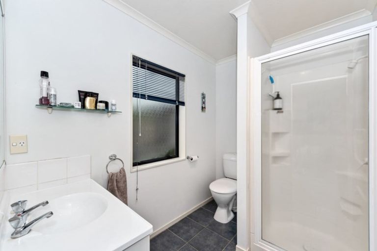 Photo of property in 69 Waiwherowhero Drive, St Andrews, Hamilton, 3200