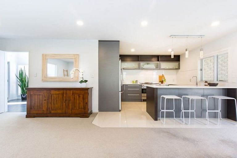 Photo of property in 84 Lake Panorama Drive, Henderson Valley, Auckland, 0612