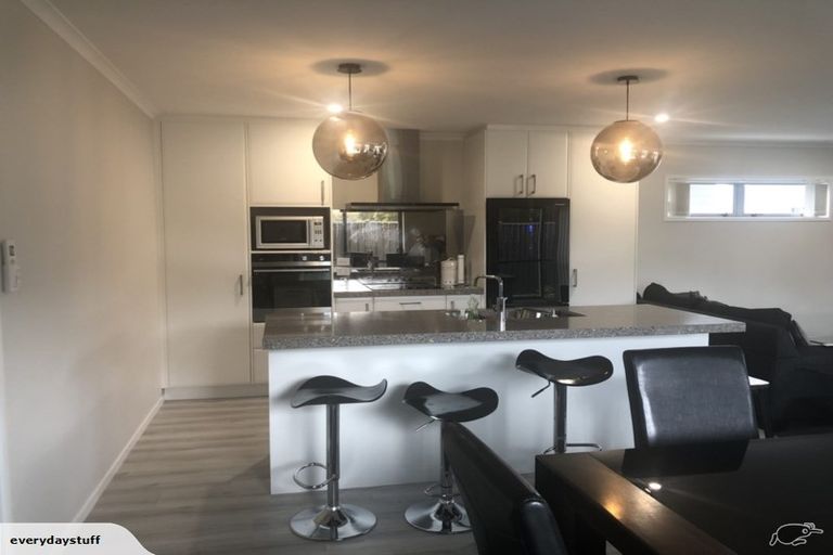 Photo of property in 12 Buddle Road, Wallaceville, Upper Hutt, 5018