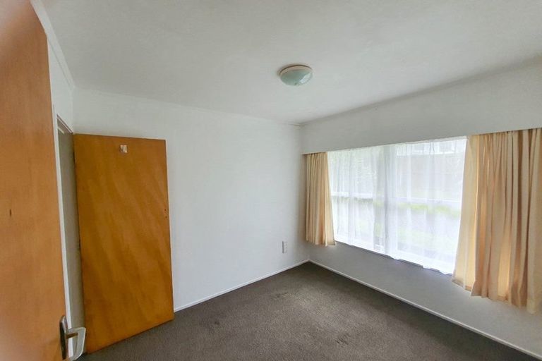 Photo of property in 2/28 Windy Ridge Road, Glenfield, Auckland, 0629