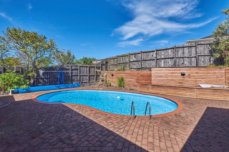 Photo of property in 68 Matipo Road, Te Atatu Peninsula, Auckland, 0610