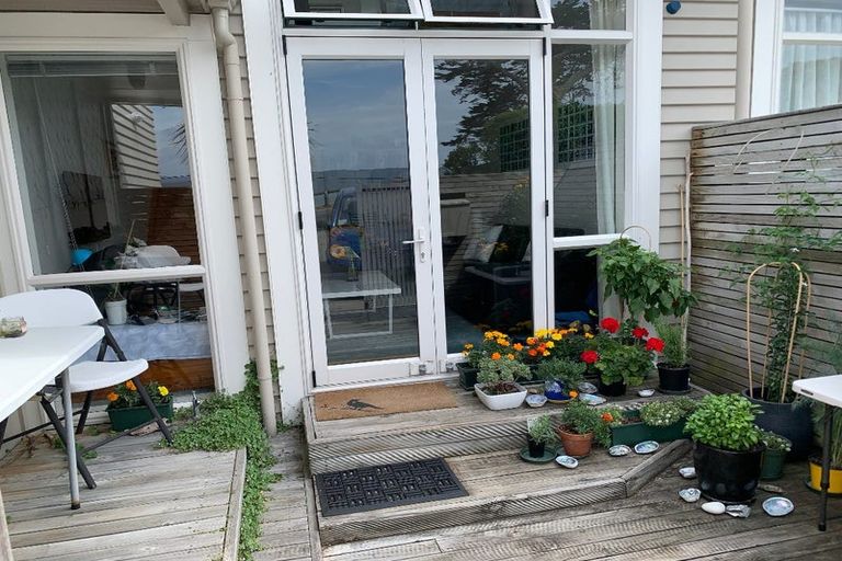 Photo of property in 8/231 Marine Parade, Seatoun, Wellington, 6022