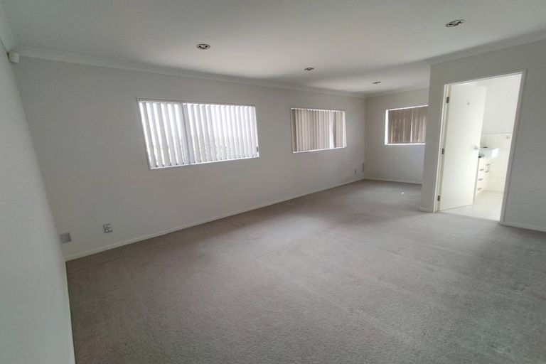 Photo of property in 4 Liscooly Place, Flat Bush, Auckland, 2019