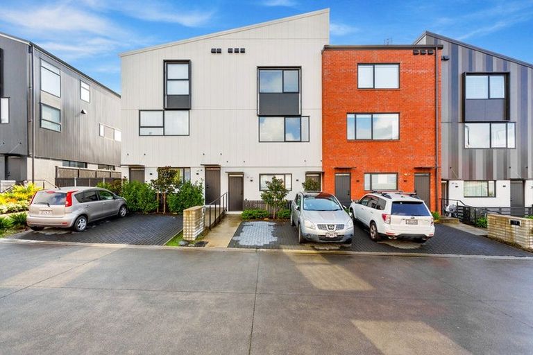 Photo of property in 6/4 Matimati Place, Hobsonville, Auckland, 0616