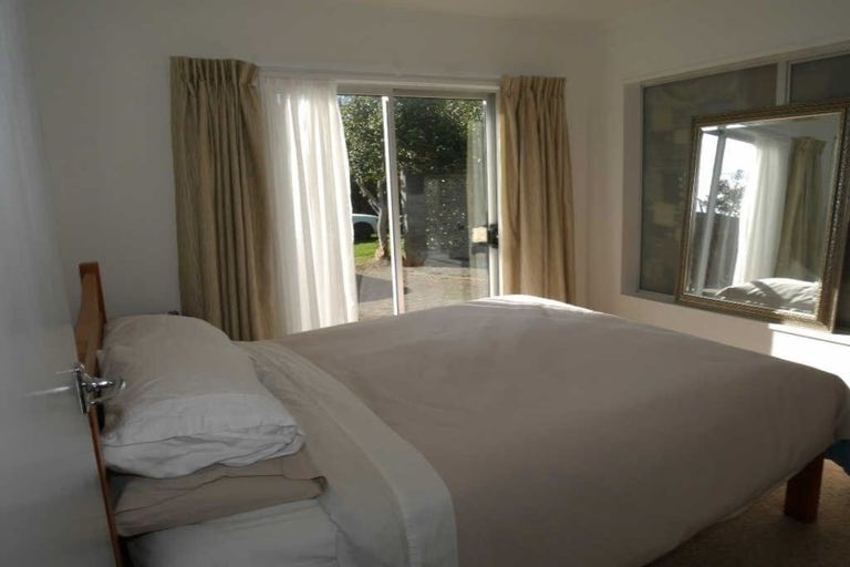 Photo of property in 12 Kowhai Grove, Raumati Beach, Paraparaumu, 5032