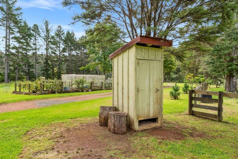 Photo of property in 1042 Ngunguru Road, Kiripaka, Whangarei, 0173