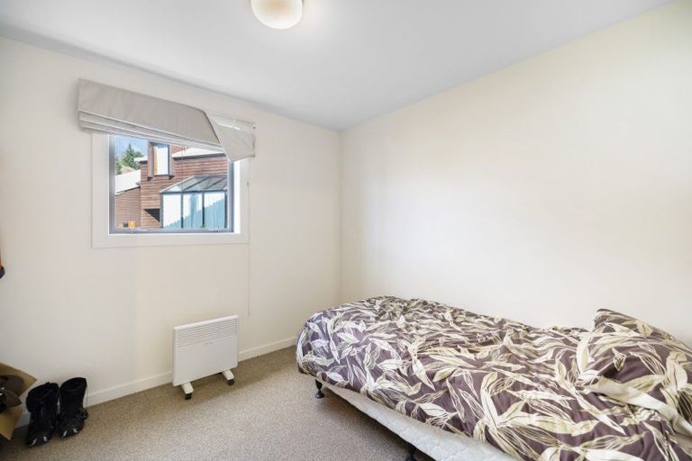 Photo of property in 8 Avalon Crescent, Fernhill, Queenstown, 9300