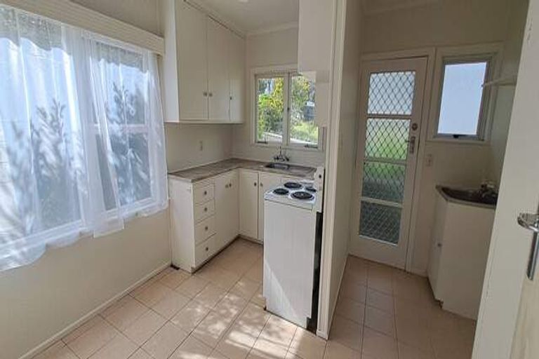 Photo of property in 1/96 Te Atatu Road, Te Atatu South, Auckland, 0610