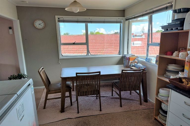 Photo of property in 14 Aralia Road, Sunnynook, Auckland, 0620