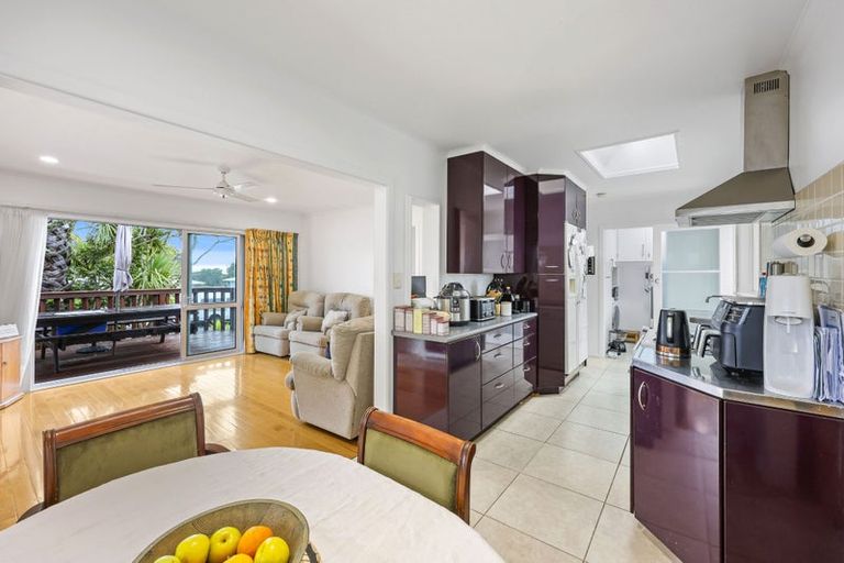 Photo of property in 44 Farquhar Road, Glendene, Auckland, 0602