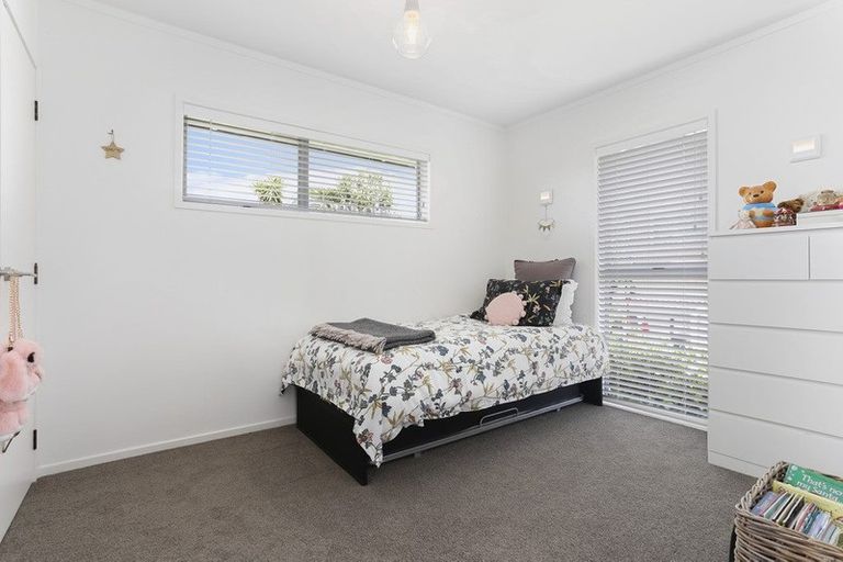 Photo of property in 3 Mirwill Road, Rothesay Bay, Auckland, 0630