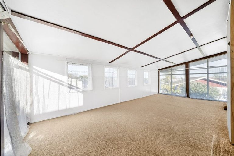 Photo of property in 26 Ewbank Place, Manurewa, Auckland, 2102