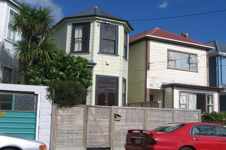 Photo of property in 14 Edge Hill, Mount Victoria, Wellington, 6011