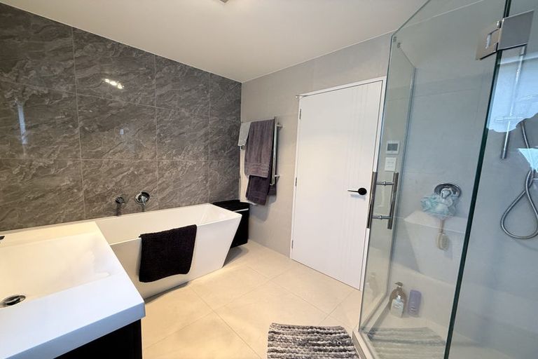 Photo of property in 10 Maraeariki Avenue, Orewa, 0931