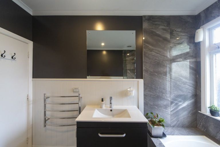 Photo of property in 36 Botanical Road, Takaro, Palmerston North, 4412