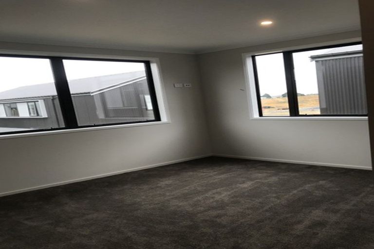 Photo of property in 16 Wai Place, Westgate, Auckland, 0614