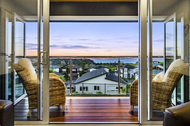 Photo of property in 33 Te Oneroa Way, Long Bay, Auckland, 0630