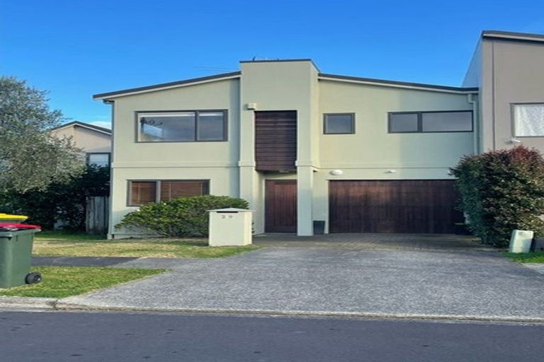 Photo of property in 29 Spalding Rise, Golflands, Auckland, 2013