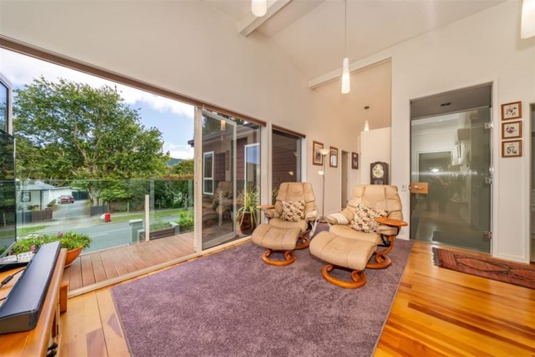 Photo of property in 76 Heretaunga Square, Silverstream, Upper Hutt, 5019