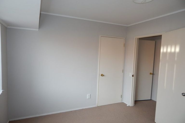 Photo of property in 1/2 Lowburn Place, Clover Park, Auckland, 2019