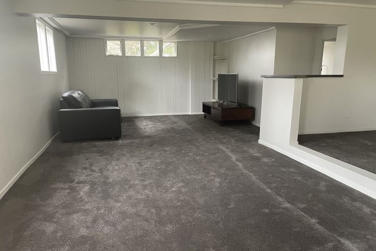 Photo of property in 13 Fowey Avenue, Te Atatu South, Auckland, 0610
